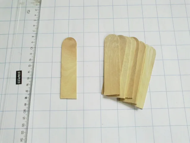 Wood 100 * 25 * 1.7 mm (one side rounded)