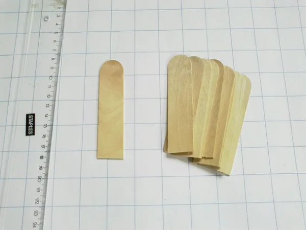 Wood 100 * 25 * 1.7 mm (one side rounded)